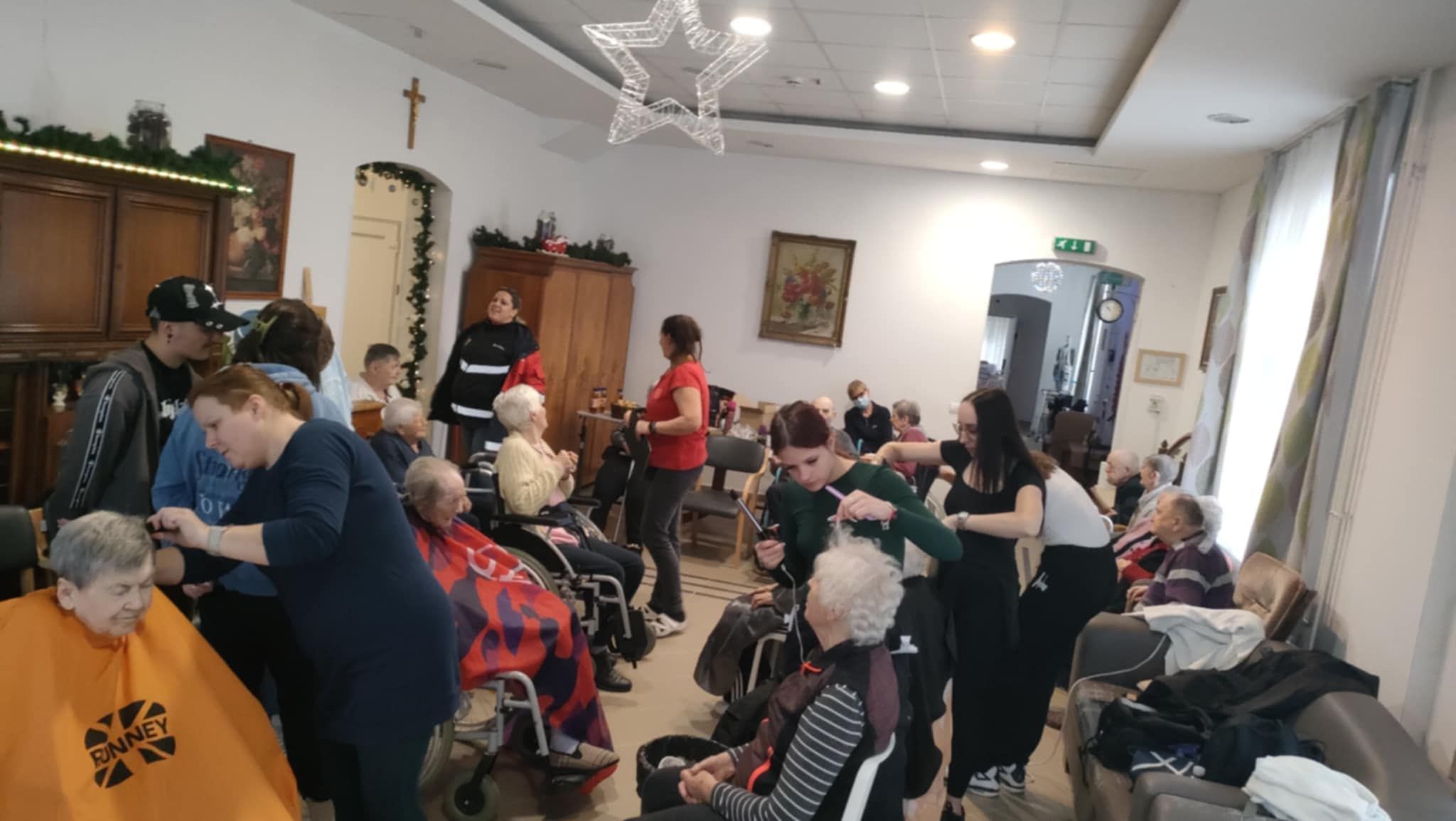 A frizurát és az ünnepet is szebbé tették a Baross fodrász tanulói